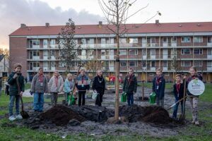 DierenPark Amersfoort sluit jubileumjaar af met planten boom.