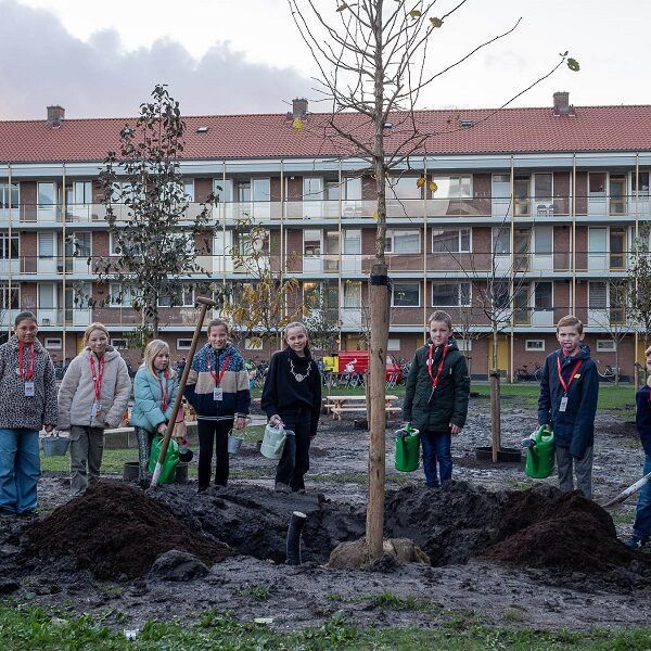 DierenPark Amersfoort sluit jubileumjaar af met planten boom.